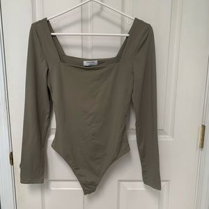 Aritzia Contour Bodysuit size M